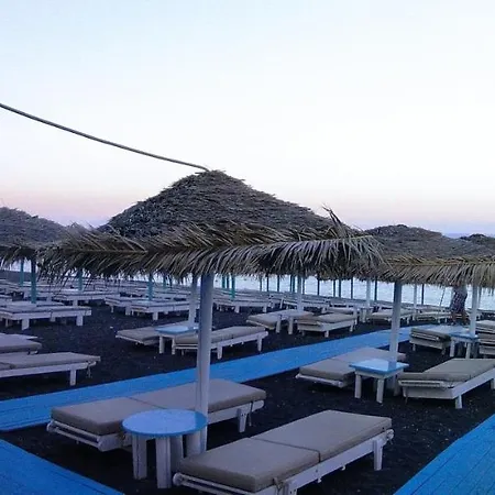 Sea La Vie - Beachfront Suites *