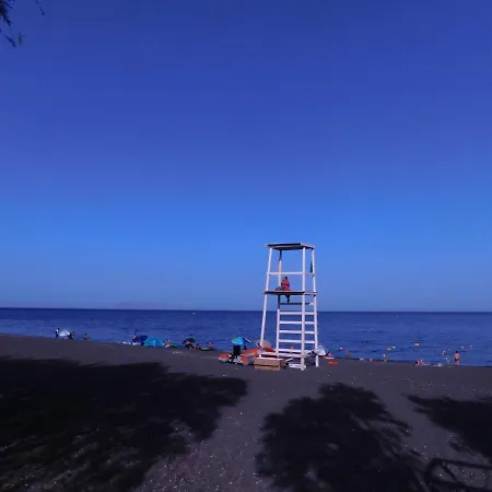 Sea La Vie - Beachfront Suites 公寓式酒店 佩里萨
