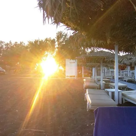 公寓式酒店 Sea La Vie - Beachfront Suites 佩里萨