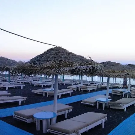 Sea La Vie - Beachfront Suites *